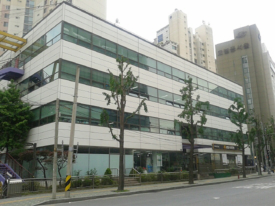 반세기 사료명가 오너의 강변저택 