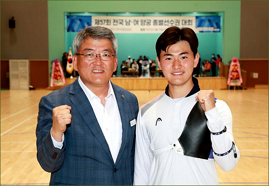 예천군청 김제덕 선수, 세계 무대 금빛 과녁 조준 완료 - 뉴스 썸네일 이미지