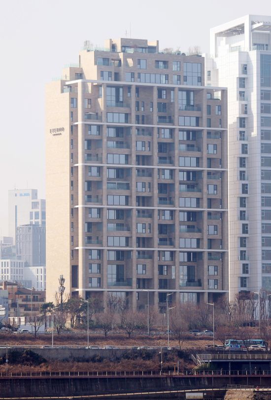 ���� ���